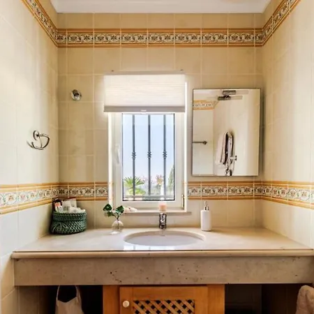 Stunning Offers Unparalleled Sea Views Heated Pool Αλμπουφέιρα