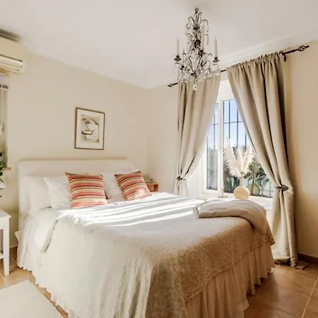 Stunning Offers Unparalleled Sea Views Heated Pool Appartement Albufeira