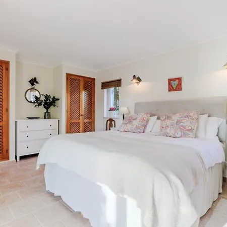 Stunning Offers Unparalleled Sea Views Heated Pool Διαμέρισμα Αλμπουφέιρα